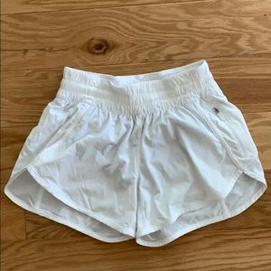 Lulu lemon tracker short 4 inch